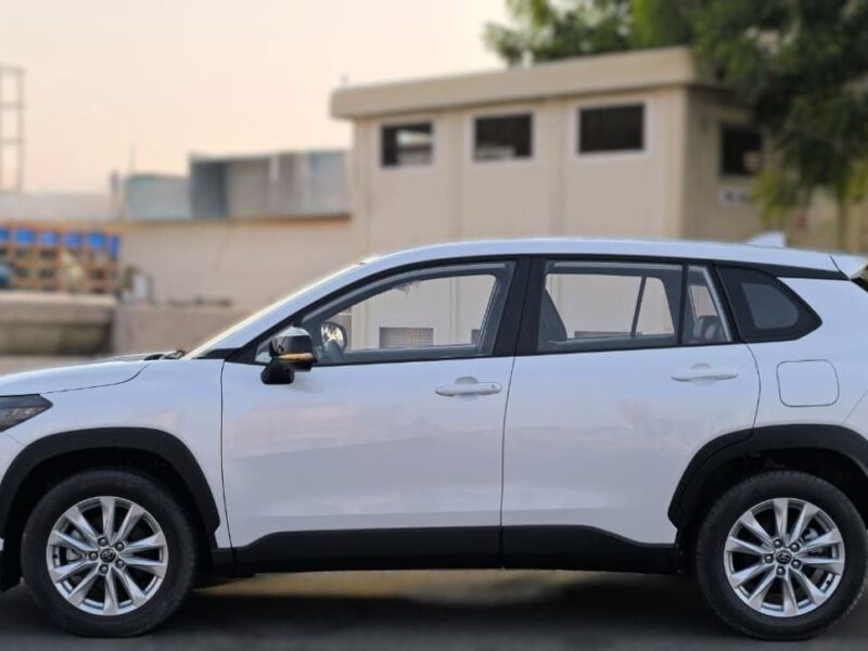 2026 Toyota Corolla Cross GLI 2.0 Litres 4 Cylinders Hybrid Engine White Black SUV Chinese Specs