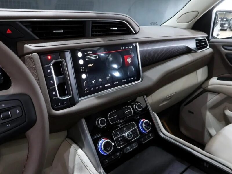 2023 GMC Yukon Denali 6.2 Litres V8 Petrol Engine White Beige SUV GCC Specs Automatic