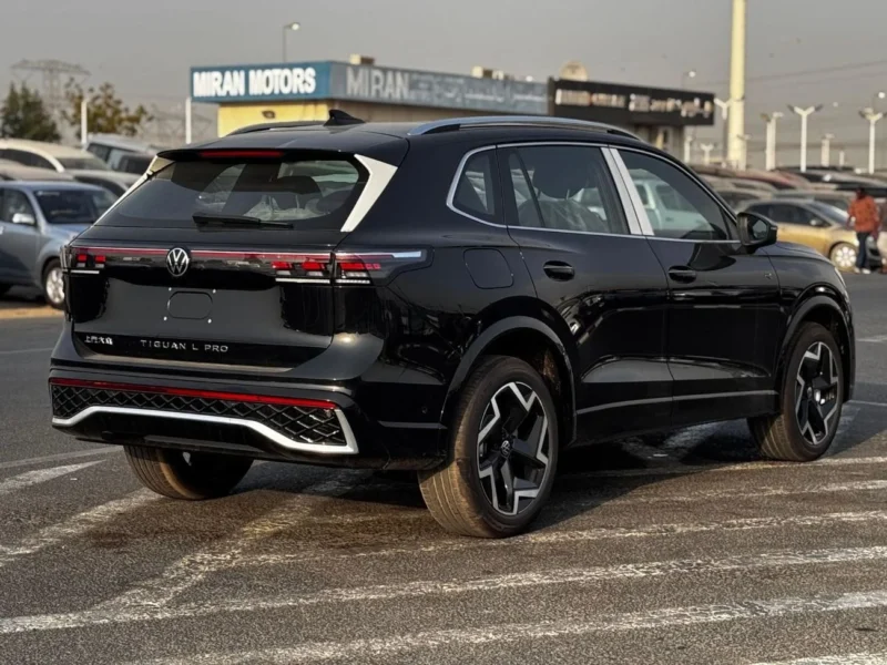 2025 Volkswagen Tiguan R-LINE 2.0 Liters 4 Cylinders Petrol Engine Black SUV Chinese Specs