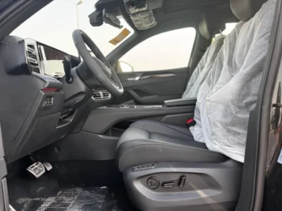 2025 Volkswagen Tiguan R-LINE 2.0 Liters 4 Cylinders Petrol Engine Black SUV Chinese Specs