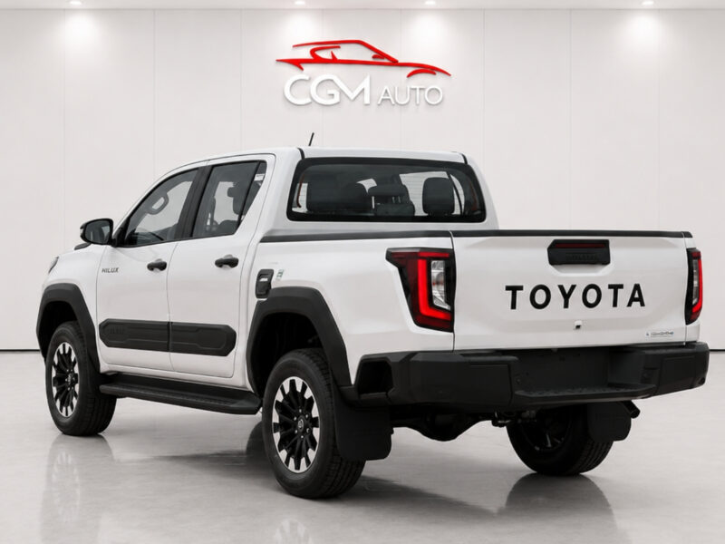 2027 Toyota Hilux Trailhunter 2.8L 1GD-FTV Turbo Diesel Engine White Black Pickup Truck GCC