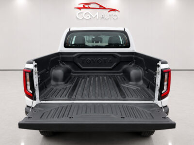 2027 Toyota Hilux Trailhunter 2.8L 1GD-FTV Turbo Diesel Engine White Black Pickup Truck GCC