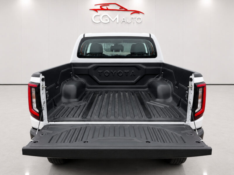 2027 Toyota Hilux Trailhunter 2.8L 1GD-FTV Turbo Diesel Engine White Black Pickup Truck GCC