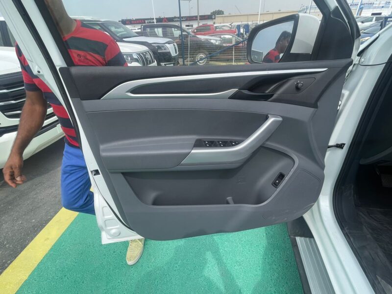 2023 MG T60 2.8-Litre Turbo-Diesel Engine White Grey Pickup Truck GCC Specs Automatic