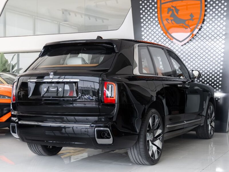 2026 Rolls Royce Cullinan SILVER BADGE 6.75 Litres Twin-Turbo V12 Engine Black Orange SUV