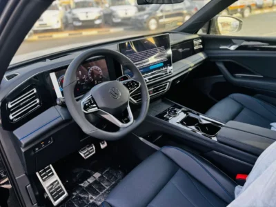 2025 Volkswagen Tiguan R-LINE 2.0 Liters 4 Cylinders Petrol Engine Black SUV Chinese Specs