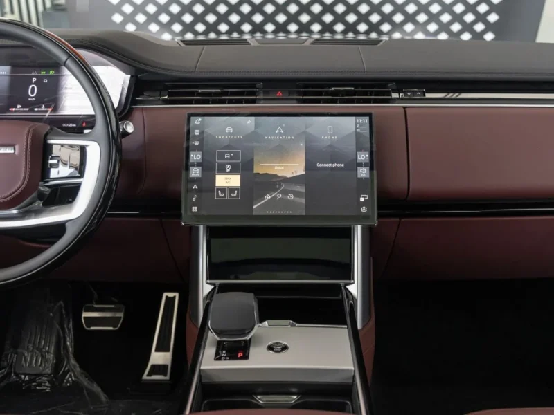 2026 Land Rover Range Rover AUTOBIOGRAPHY P530 4.4L V8 Twin-Turbo Black Burgundy SUV