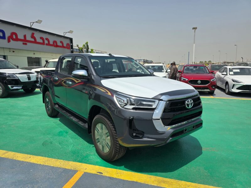 2026 Toyota Hilux 2.4 Litres 4 Cylinders Diesel Engine Grey Black Pickup Truck GCC Specs