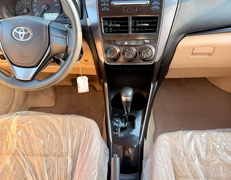 2022 Toyota Yaris 1.5L 4 Cylinders Petrol Engine White Beige Sedan GCC Specs Excellent Condition
