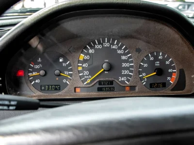 1998 Mercedes-Benz C-Class C200 2.0 Litres 4-cylinder Petrol Engine Silver Black Sedan Automatic