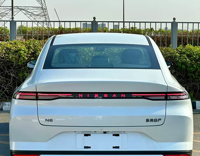 2026 Nissan N6 180 Max 4 Cylinders Plug-in Hybrid Engine White Black Sedan Chinese Specs
