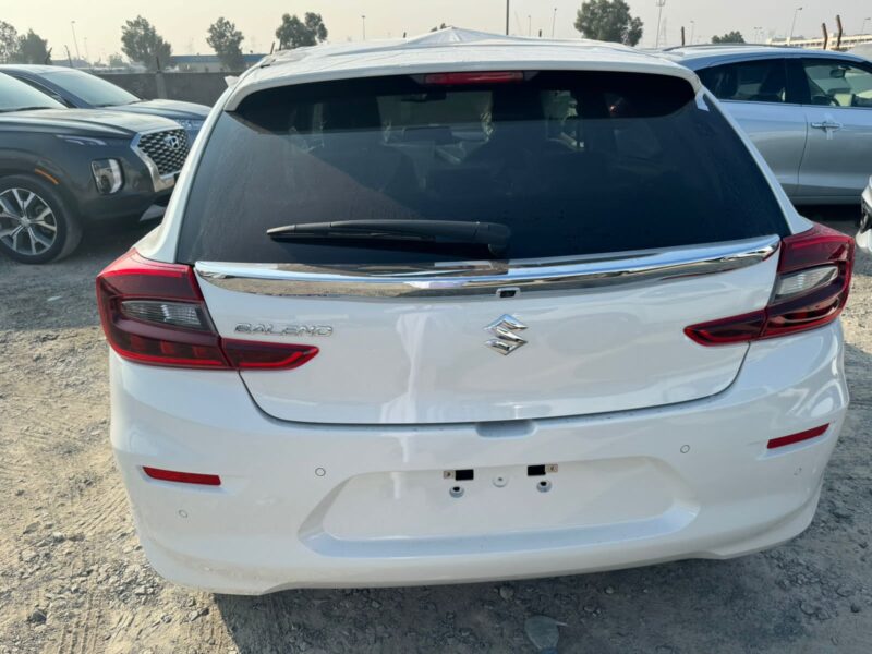 2023 Suzuki Baleno 1.5-liter 4-Cylinder Petrol Engine White Black Hatchback GCC Specs
