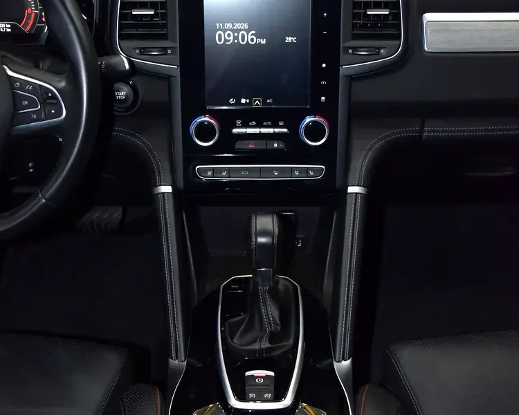 2023 Renault Koleos SE 4X4 2.5 Litres 4 Cylinders Petrol Engine White Black SUV GCC Specs