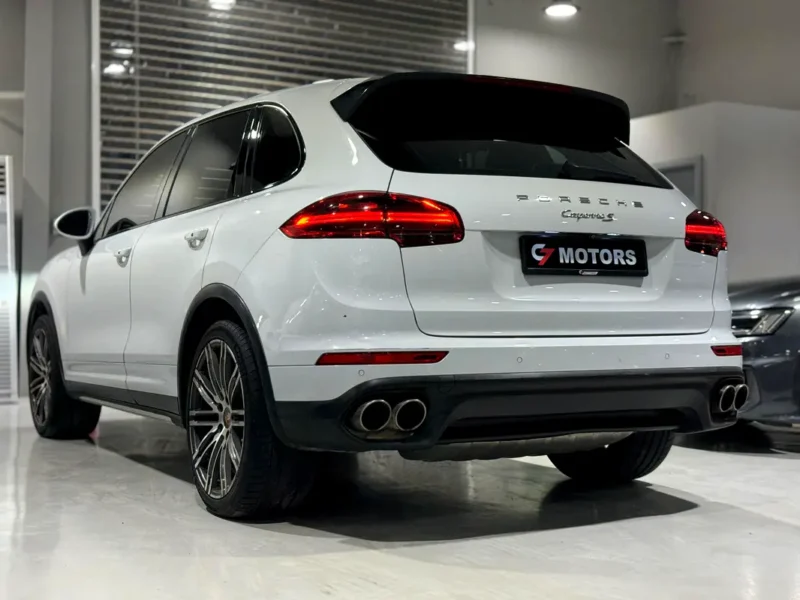 2016 Porsche Cayenne S 3.6 Litres V6 Twin-Turbo Petrol Engine White Red SUV GCC Specs