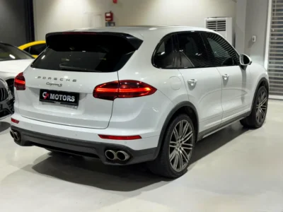2016 Porsche Cayenne S 3.6 Litres V6 Twin-Turbo Petrol Engine White Red SUV GCC Specs