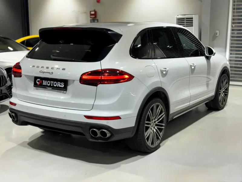2016 Porsche Cayenne S 3.6 Litres V6 Twin-Turbo Petrol Engine White Red SUV GCC Specs