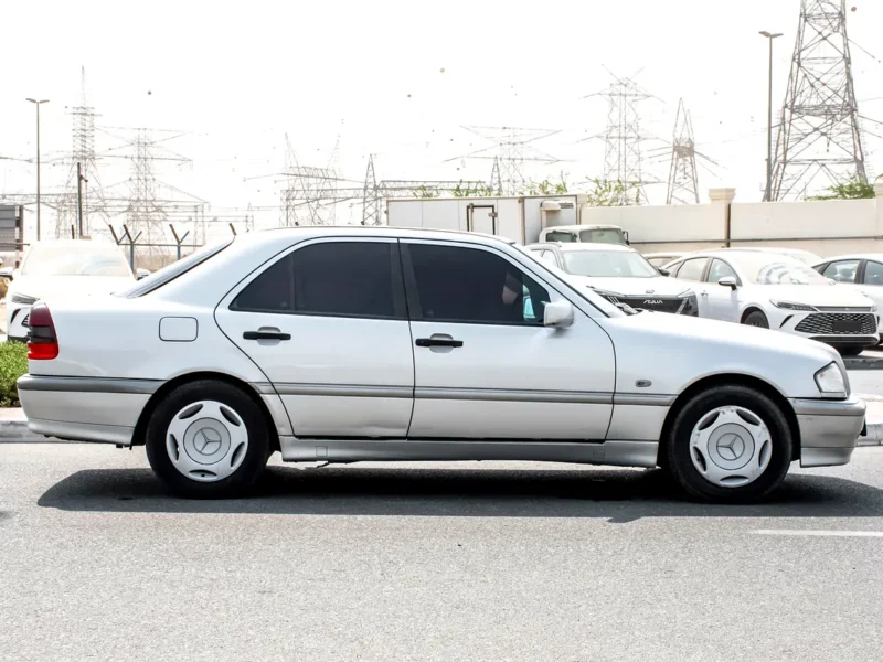 1998 Mercedes-Benz C-Class C200 2.0 Litres 4-cylinder Petrol Engine Silver Black Sedan Automatic