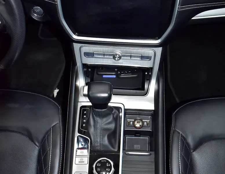 2023 MG RX8 Luxury 2.0L Turbos 4 Cylinders Petrol Engine Silver Black SUV GCC Specs Automatic