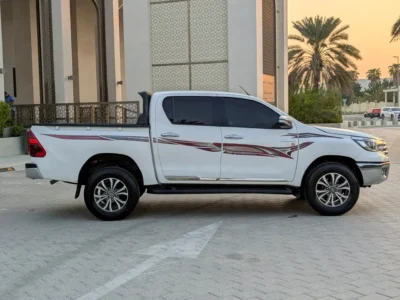 2020 Toyota Hilux SR5 2.8 Litres 4 Cylinders Diesel Engine White Red Pickup Truck GCC Specs