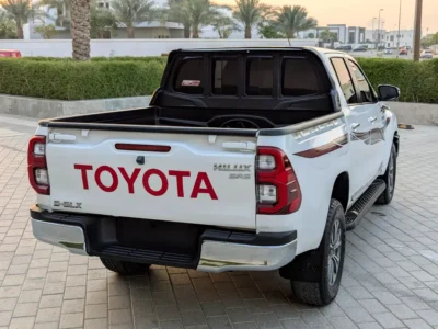 2020 Toyota Hilux SR5 2.8 Litres 4 Cylinders Diesel Engine White Red Pickup Truck GCC Specs
