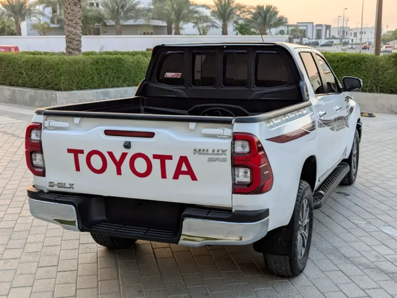 2020 Toyota Hilux SR5 2.8 Litres 4 Cylinders Diesel Engine White Red Pickup Truck GCC Specs