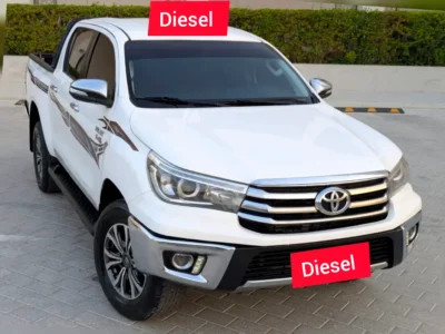 2020 Toyota Hilux SR5 2.8 Litres 4 Cylinders Diesel Engine White Red Pickup Truck GCC Specs