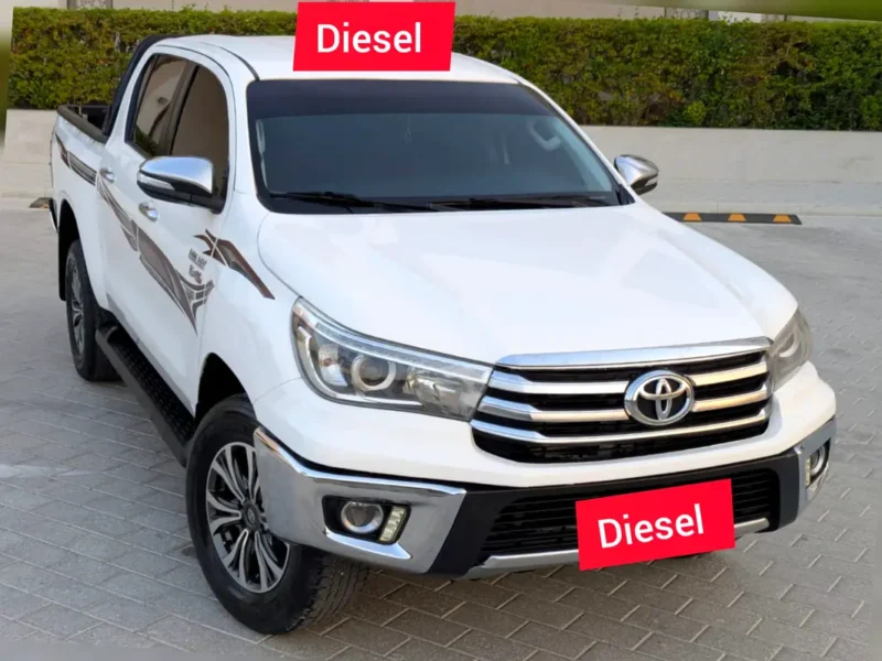 2020 Toyota Hilux SR5 2.8 Litres 4 Cylinders Diesel Engine White Red Pickup Truck GCC Specs