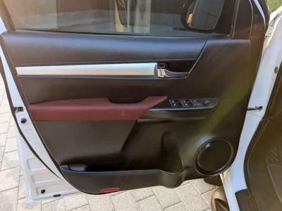 2020 Toyota Hilux SR5 2.8 Litres 4 Cylinders Diesel Engine White Red Pickup Truck GCC Specs