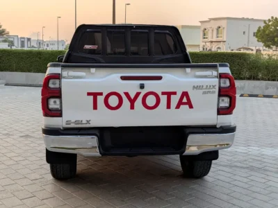 2020 Toyota Hilux SR5 2.8 Litres 4 Cylinders Diesel Engine White Red Pickup Truck GCC Specs