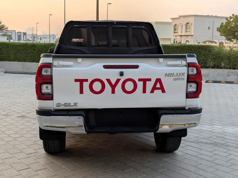 2020 Toyota Hilux SR5 2.8 Litres 4 Cylinders Diesel Engine White Red Pickup Truck GCC Specs