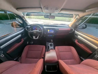 2020 Toyota Hilux SR5 2.8 Litres 4 Cylinders Diesel Engine White Red Pickup Truck GCC Specs