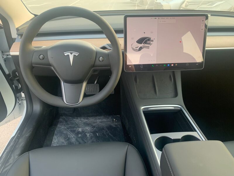 2024 Tesla Model Y Electric Vehicle White Black SUV GCC Specs Automatic RWD