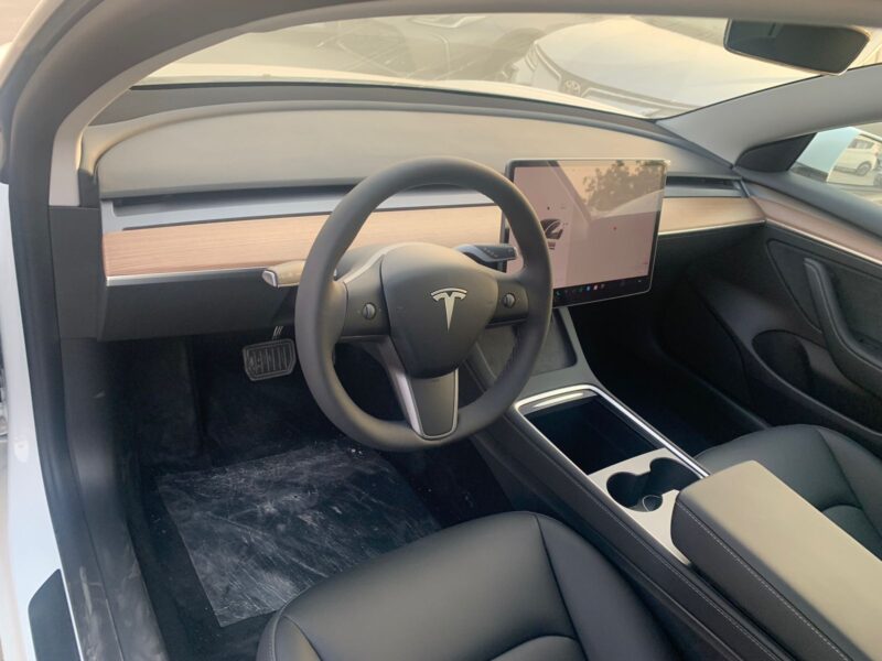 2024 Tesla Model Y Electric Vehicle White Black SUV GCC Specs Automatic RWD