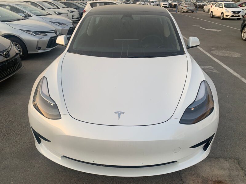 2024 Tesla Model Y Electric Vehicle White Black SUV GCC Specs Automatic RWD