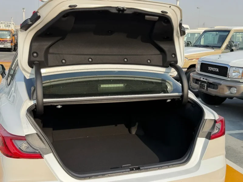 2026 Toyota Camry Grande 2.5-liter 4-cylinder Petrol Engine White Tan Sedan GCC Specs