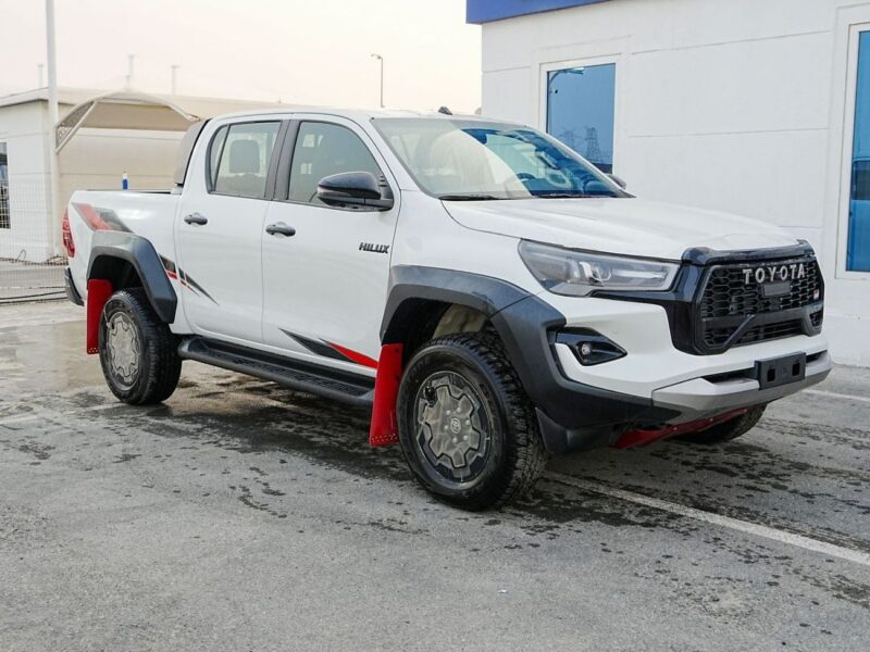 2026 Toyota Hilux GR SPORT 2.8 Litres 4 Cylinders Diesel Engine White Black SUV GCC Specs
