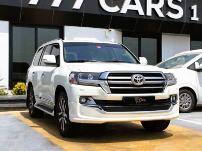 2019 Toyota Land Cruiser GXR 4.6 Litres V8 Petrol Engine White Beige SUV GCC Specs Automatic