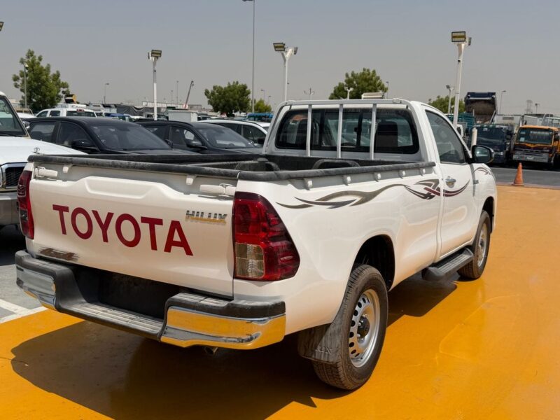 2026 Toyota Hilux GL SC 2.7 Litres 4 Cylinders Petrol Engine White Red Pickup Truck GCC Specs