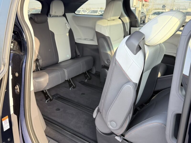 2023 TOYOTA SIENNA XLE HYBRID 2.5 Litres 4 Cylinders Engine Blue Grey SUV Canadian Specs