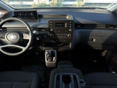 2026 Hyundai Staria 2.2 Litres 4 Cylinders Diesel Engine White Black Van GCC Specs Manual