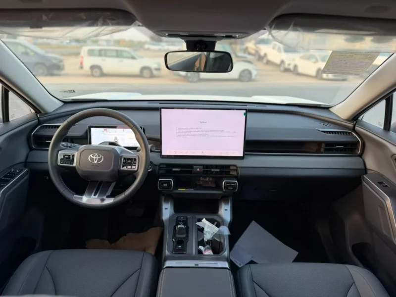 2026 Toyota RAV 4 XLE 2.0 Litres 4 Cylinders Petrol Engine White Black SUV Chinese Specs