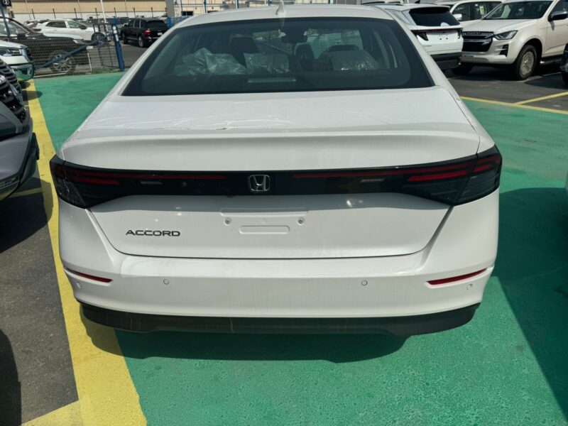 2026 Honda Accord 1.5-liter 4-Cylinder Petrol Engine White Black Sedan GCC Specs Automatic
