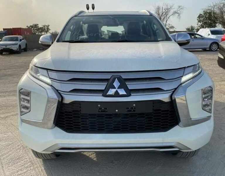 2026 Mitsubishi Montero Sport 3.0-Liter V6 Petrol Engine White Black SUV GCC Specs Automatic