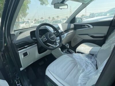2026 Kia Carens 1.5L Naturally Aspirated 4 Cylinders Petrol Engine Grey Beige SUV GCC Specs