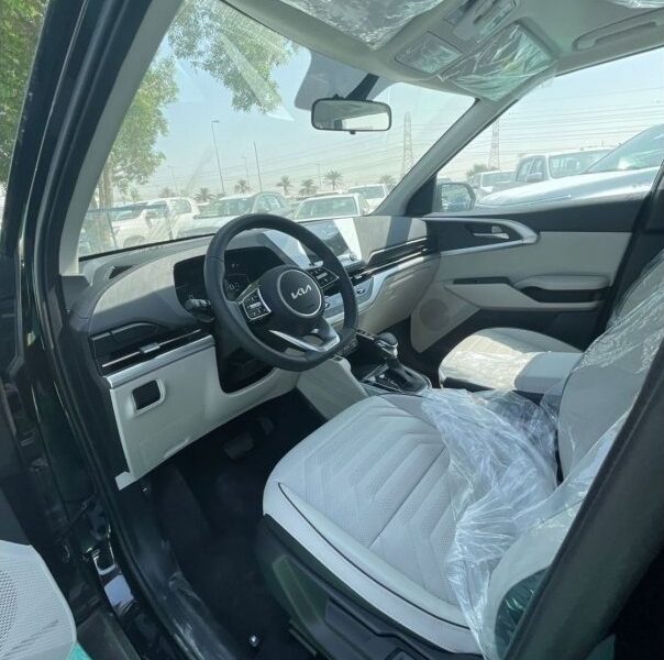 2026 Kia Carens 1.5L Naturally Aspirated 4 Cylinders Petrol Engine Grey Beige SUV GCC Specs