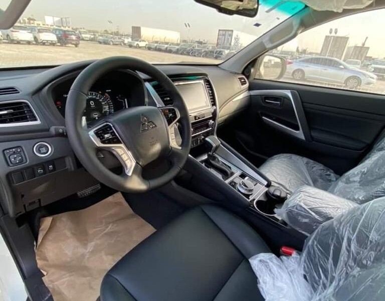2026 Mitsubishi Montero Sport 3.0-Liter V6 Petrol Engine White Black SUV GCC Specs Automatic