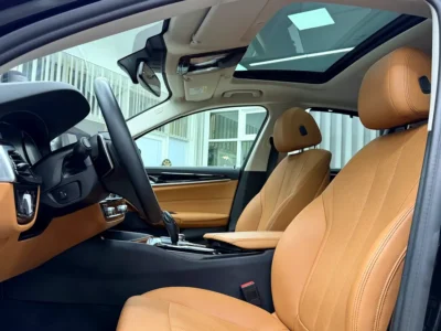 2021 BMW 5-Series 520i Exclusive 4 Cylinders Petrol Engine Black Brown Sedan GCC Specs