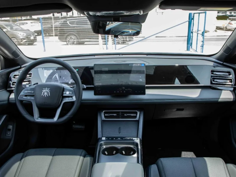 2026 BYD Qin L DM-i SUPER EDITION 210KM 1.5 Litres 4 Cylinders Hybrid Engine White Grey Sedan