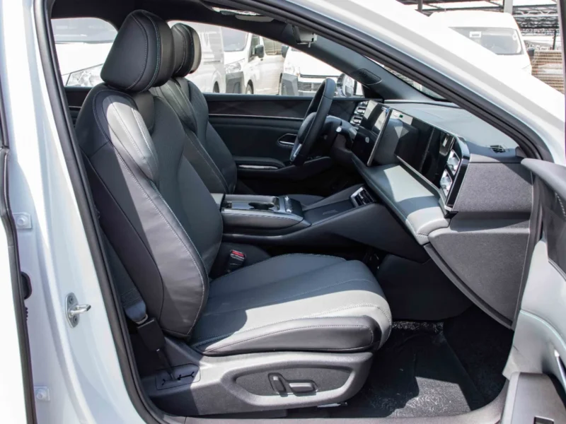 2026 BYD Qin L DM-i SUPER EDITION 210KM 1.5 Litres 4 Cylinders Hybrid Engine White Grey Sedan