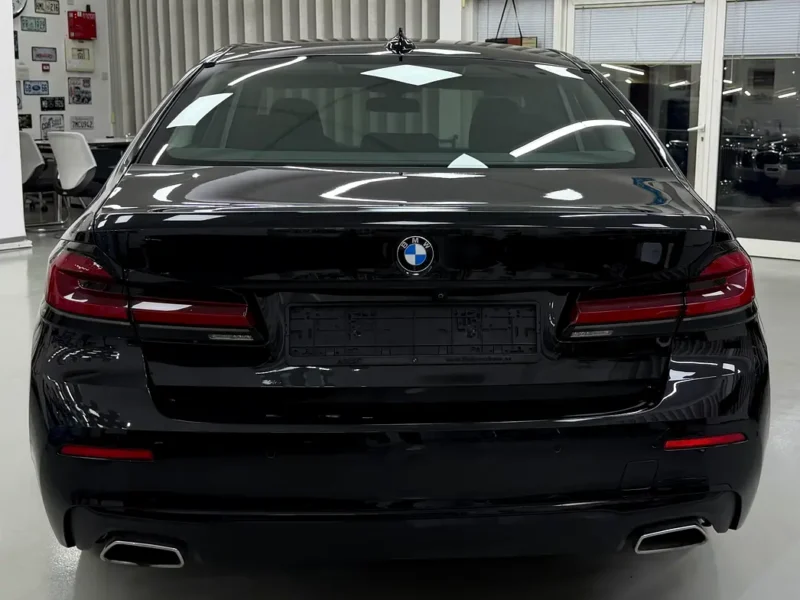 2021 BMW 5-Series 520i Exclusive 4 Cylinders Petrol Engine Black Brown Sedan GCC Specs